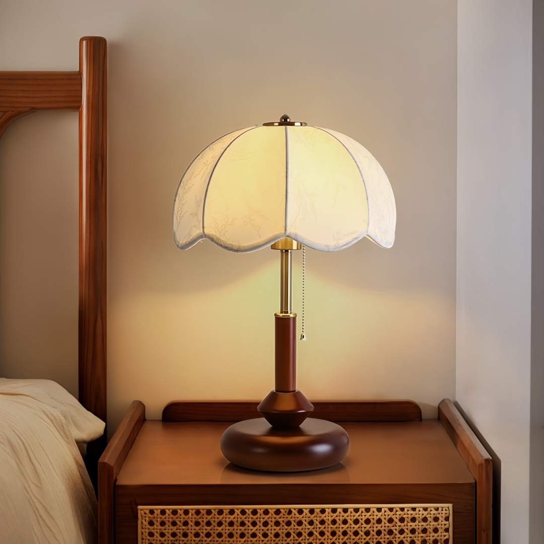 مصباح طاولة قبة مزخرفة بتصميم  - مراجعة Room Lighting Bedroom Decor وسعره